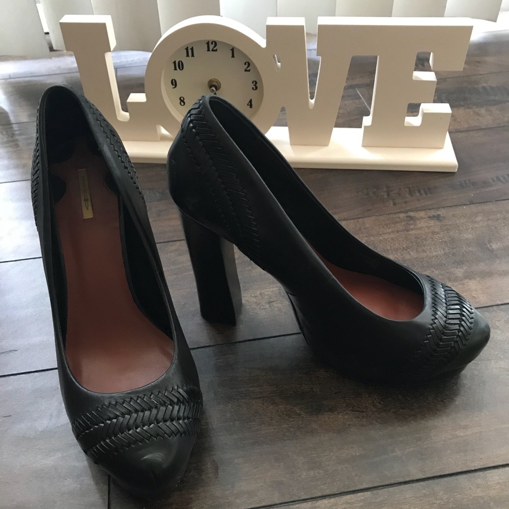 Maxstudio black platform pumps!!! 👠
